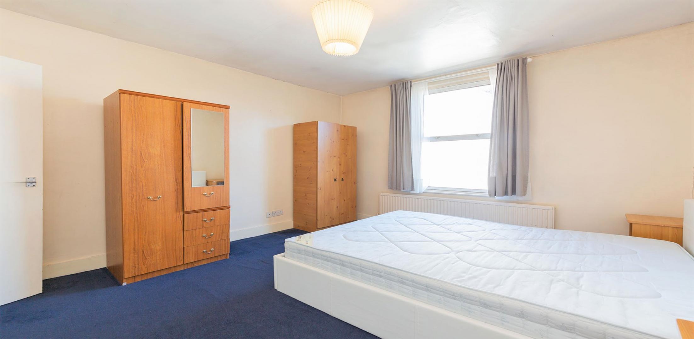 			UNDER OFFER , 2 Bedroom, 1 bath, 1 reception Flat			 Chamberlayne Road, KENSAL GREEN/QUEENS PARK